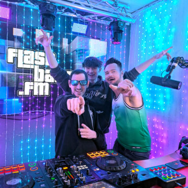 PXL_20251003_213238328