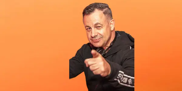 DJ Louis Garcia legt live auf Flashbass.FM auf