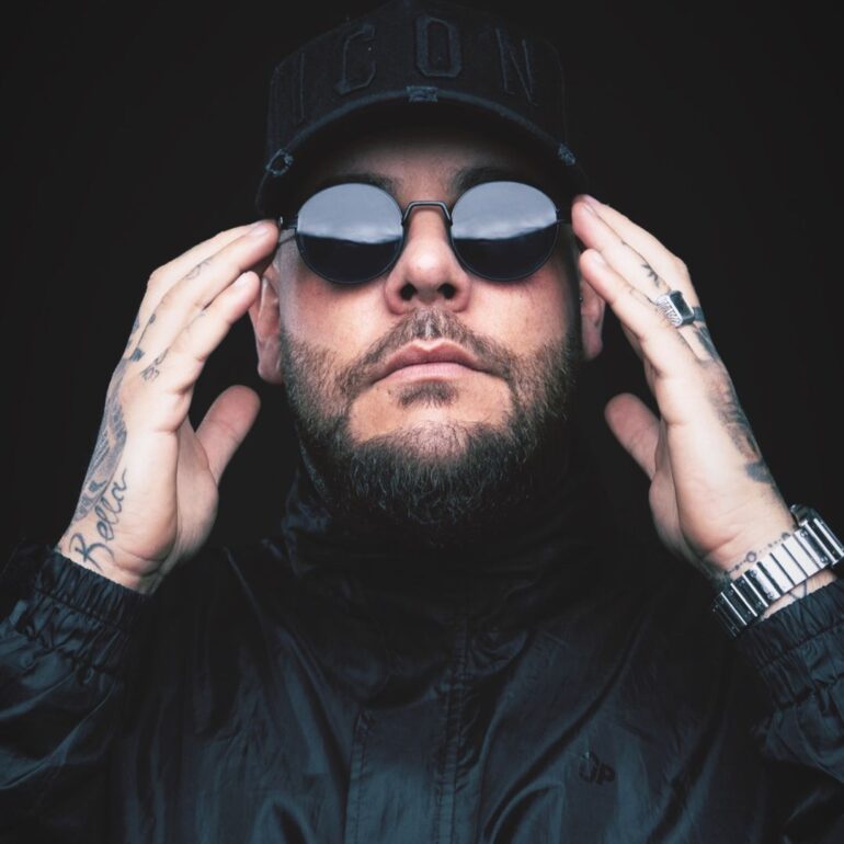 Salvatore Mancuso, Noel Holler, Vitamino - L.O.V.E.